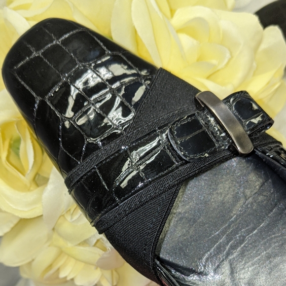 Like 🆕 Stuart Weitzman pump with bow buckle - Picture 11 of 14